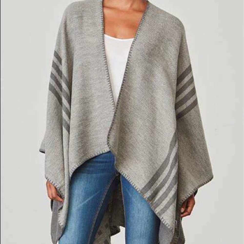 NWT BB Dakota reversible poncho
